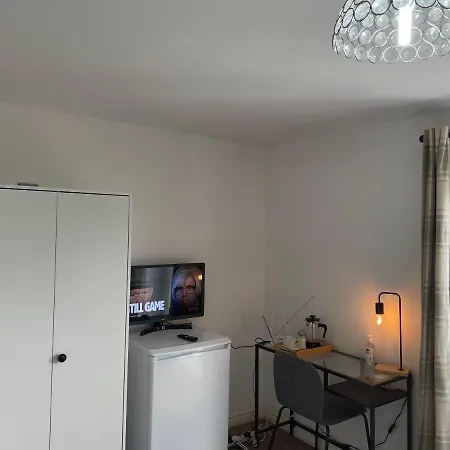 Luxury 4 Large Bedrooms West Thurrock Grays 3 Bathrooms 1 En Suite Netflix Free Parking Exterior photo