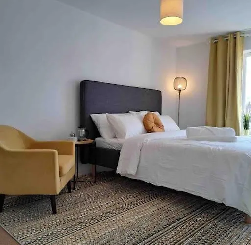 Luxury 4 Large Bedrooms West Thurrock Grays 3 Bathrooms 1 En Suite Netflix Free Parking