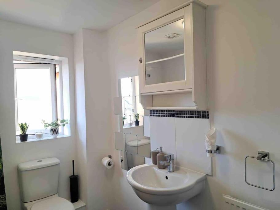 Luxury 4 Large Bedrooms West Thurrock 3 Bathrooms 1 En Netflix Free Parking *