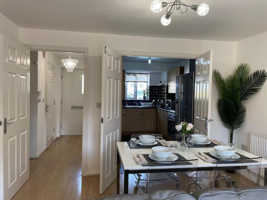 Luxury 4 Large Bedrooms West Thurrock 3 Bathrooms 1 En Netflix Free Parking * Grays