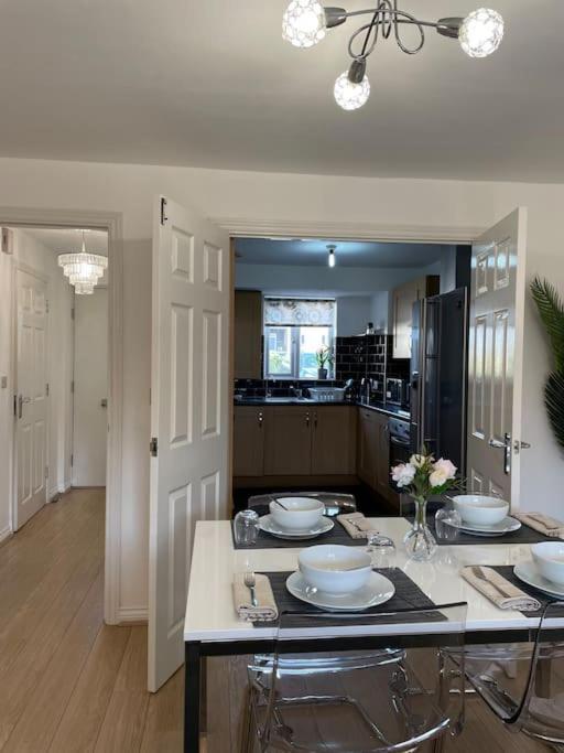 Luxury 4 Large Bedrooms West Thurrock 3 Bathrooms 1 En Netflix Free Parking Ferienhaus Grays