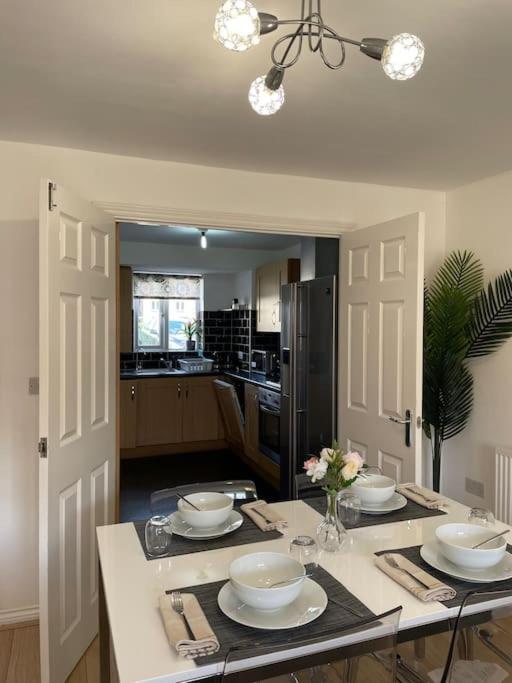 Luxury 4 Large Bedrooms West Thurrock 3 Bathrooms 1 En Netflix Free Parking Ferienhaus *