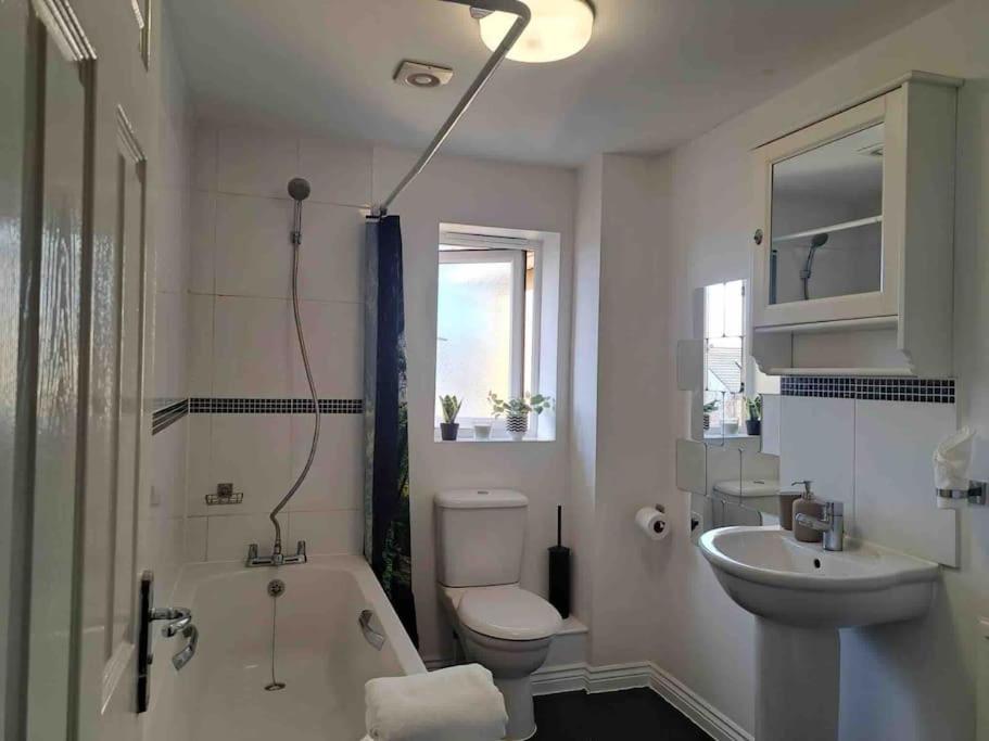 Luxury 4 Large Bedrooms West Thurrock 3 Bathrooms 1 En Netflix Free Parking Ferienhaus Grays