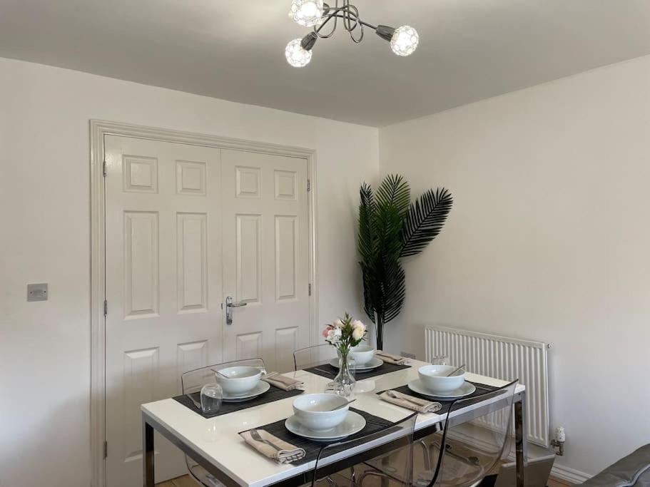 Luxury 4 Large Bedrooms West Thurrock 3 Bathrooms 1 En Netflix Free Parking